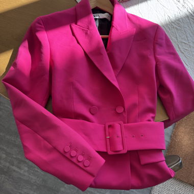 Blazer fuchsia ceinturé