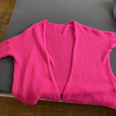 Jaquette rose fluo avec étoile 
