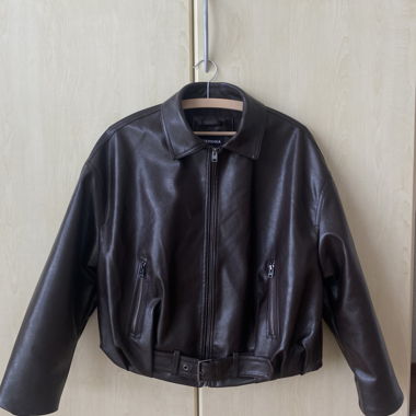 Bershka Bomberjacke in Lederoptik