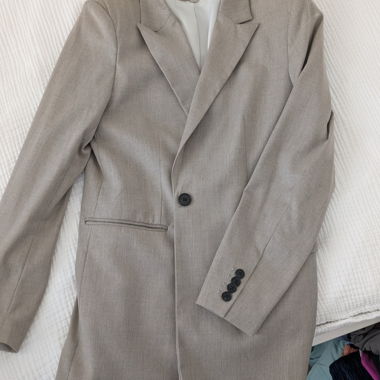 Blazer beige con chiusura a un bottone