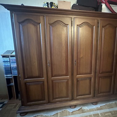 Ancienne armoire en bois - très bon état 