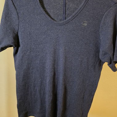 T-shirt bleu côtelé