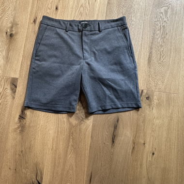 Graue Shorts von JAC JONES