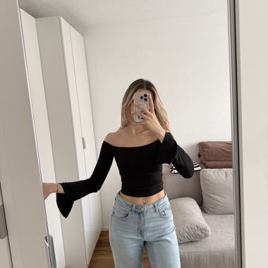 Schwarzes Off Shoulder Crop Top