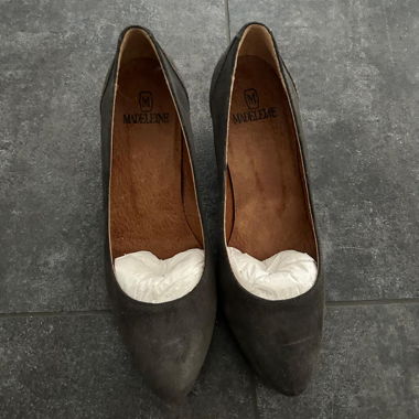 escarpin a talon en daim gris antracite 