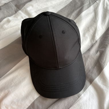 Schwarzer Cap