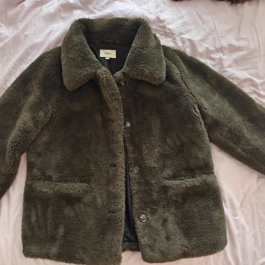 Cappotto in pelliccia verde scuro 