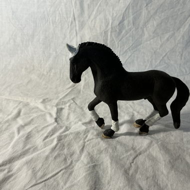 Figura di cavallo nero