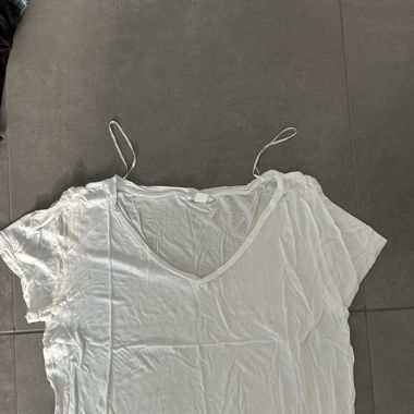 Basic white v neck T-shirt 