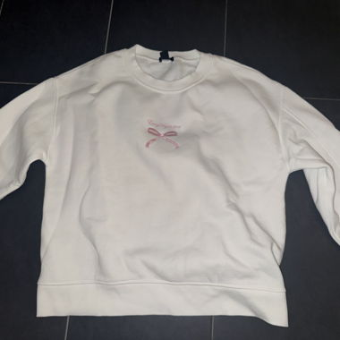 Weisses Sweatshirt mit rosa Stickerei