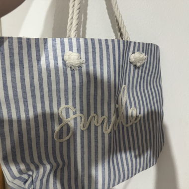 Gestreifte Stofftasche