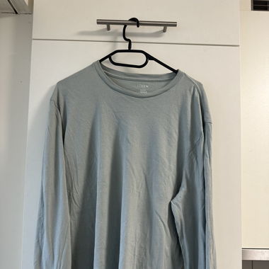 J crew blue long sleeve t-shirt