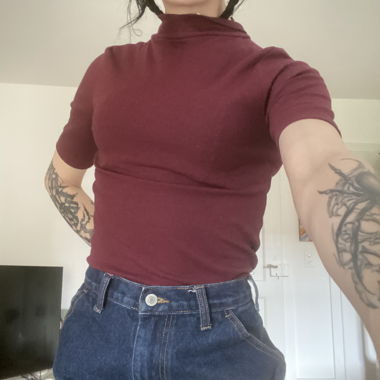 Burgundenfarbenes Crop top mit kragen 