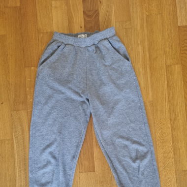 Graue Trainerhose