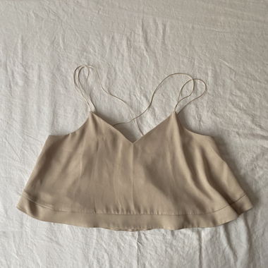 Top Beige Court et Ample