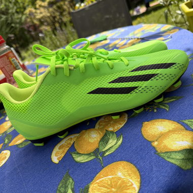 Scarpe da calcio verdi neon adidas