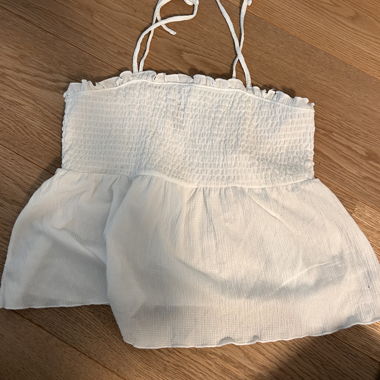 Top bianco con lacci
