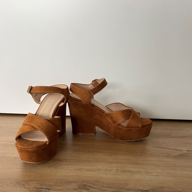 Sandaletten mit Keilabsatz, 37