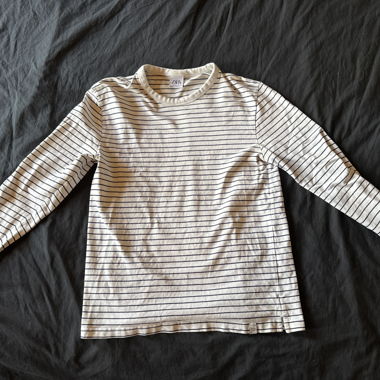 Maglione bianco con righe nere