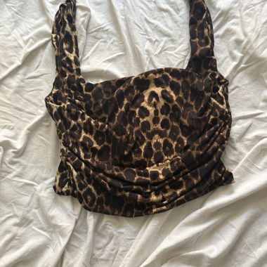 leo print top