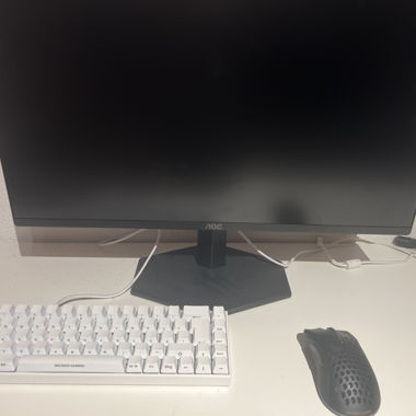 AOC Monitor mit Tastatur und Maus