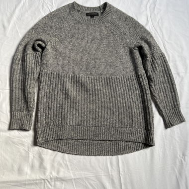 Maglione in maglia grigia