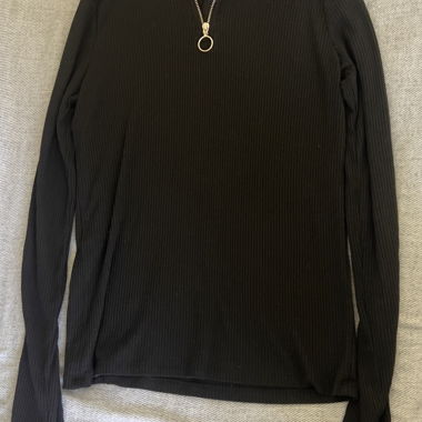 Pull noir