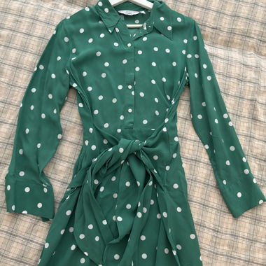 Kleid & Other Stories grün mit Punkten
