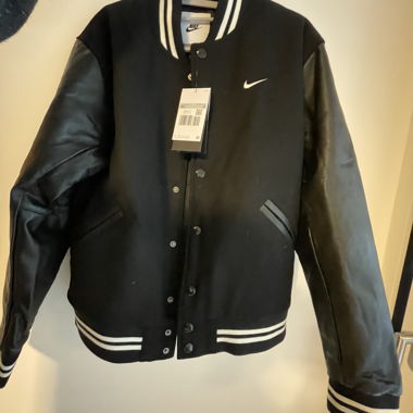Giacca College Nike con cartellino