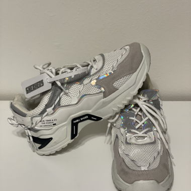 Turnschuhe 