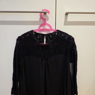 Schwarze Bluse mit Spitze