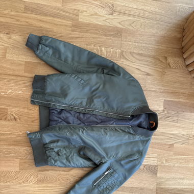 Veste Bomber Kakie en excellent état 