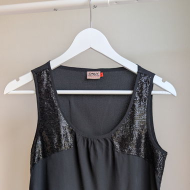 Débardeur noir avec sequins