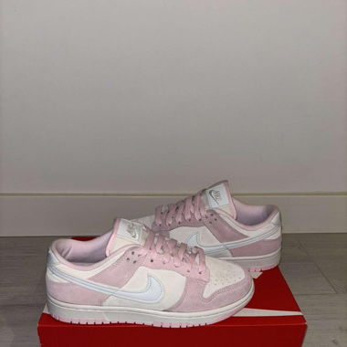 Nike Dunk Low LX low sneakers in pink moss color (women)