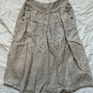 Gonna midi in tessuto leggero beige