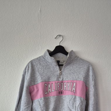 Pull avec fermeture éclaire au col