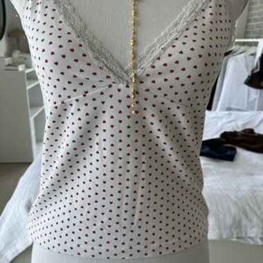 Herzchen-Spitzentop weiss/rot