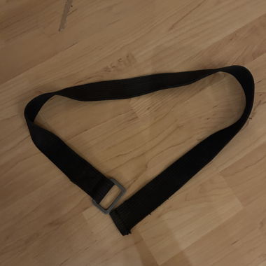 Ceinture noire avec boucle métallique