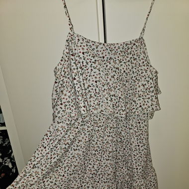 Robe de fleurs  à épaules 