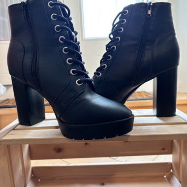 Bottine à talon noir 