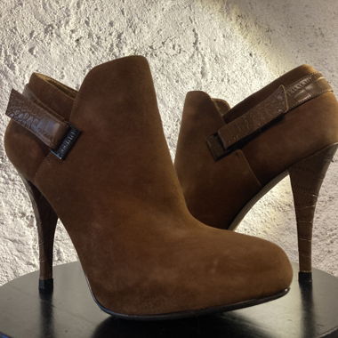 Stiefeletten mit hohem Absatz aus camel‑farbenem Veloursleder