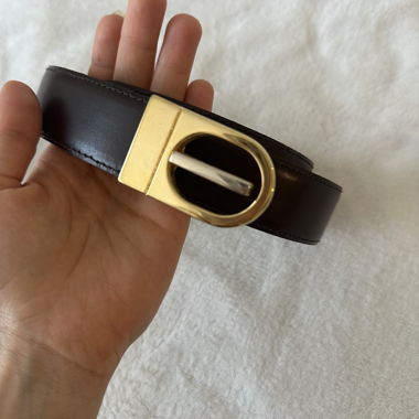 Cintura in pelle marrone e dorata