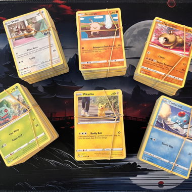 Grande lotto di 600 carte Pokémon