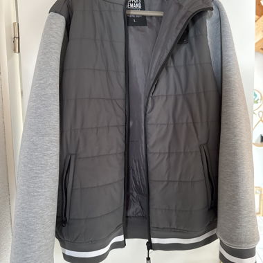 Pufferjacke mit Kapuze