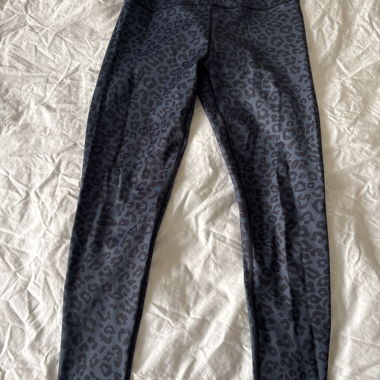 Leggings sportivi neri con motivo leopardato