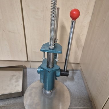 Presse manuelle Vevor pour pâte à pizza 24 cm