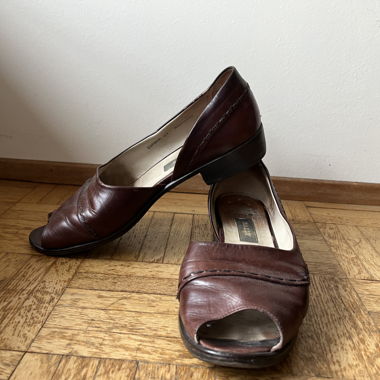 Chaussures bordeaux à bout ouvert