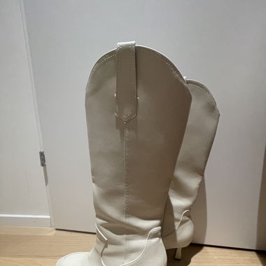 White boots size 39
