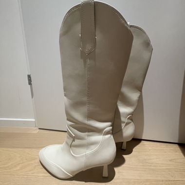White boots size 39