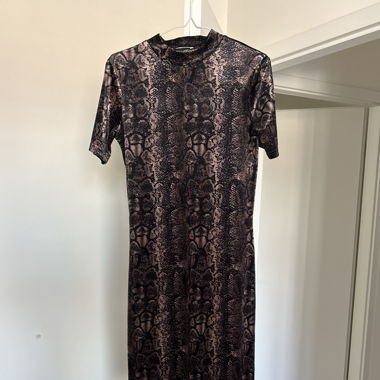Long dress motif
